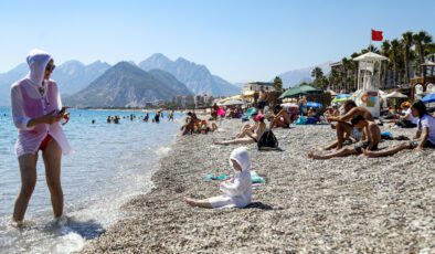 Antalya’da Sarı Yazın İzleri: Sıcaklar, Deniz ve Turist Yoğunluğu