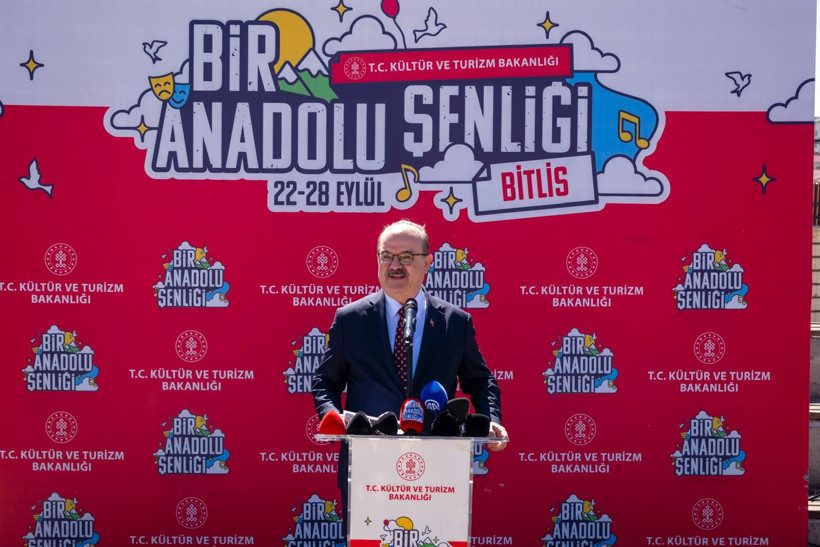 Bir Anadolu Şenliği Bitlis'te Başladı: Kültür ve Birlik İçinde Devam Ediyor