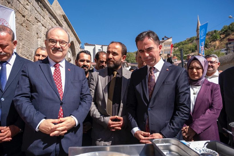 Bir Anadolu Şenliği Bitlis'te Başladı: Kültür ve Birlik İçinde Devam Ediyor