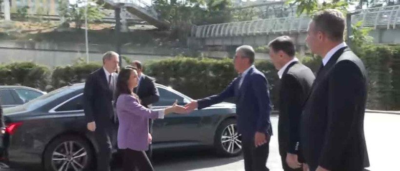 CHP Liderleriyle Görüşme: Ziyarette Ofisin Durumu ve Bina Çevresi