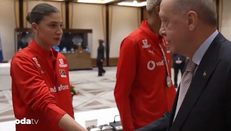Cumhurbaşkanı Erdoğan, Türkiye Voleybolu ve Sporun Yeni Dönemini Kutladı: Zaferler ve Destek