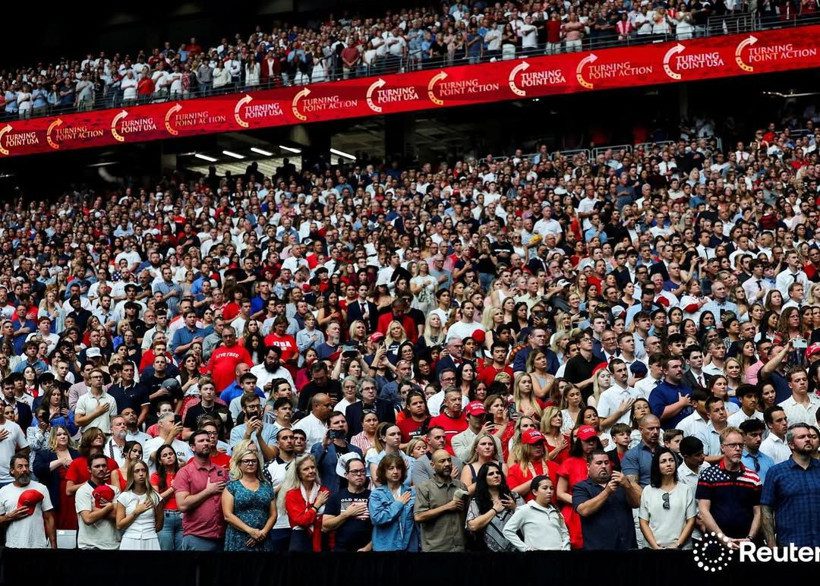 Erika Kirk ve Amerika Sağının Yeniden Sahneye Çıkışı: Yas, Strateji ve Teknolojiyle Gelen Yeniden Doğuş