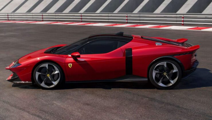 Ferrari 849 Testarossa: Yeni Hibrit Amiral Gemisi ve Elektrifikasyonun Zirvesi