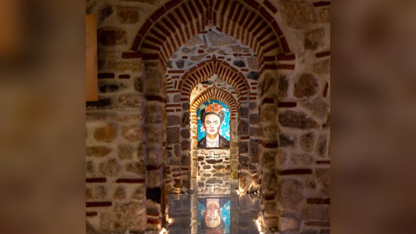 İz ile Düş Arasında: Ayşe Betil'in Üçüncü Kişisel Sergisi Ortaköy'de