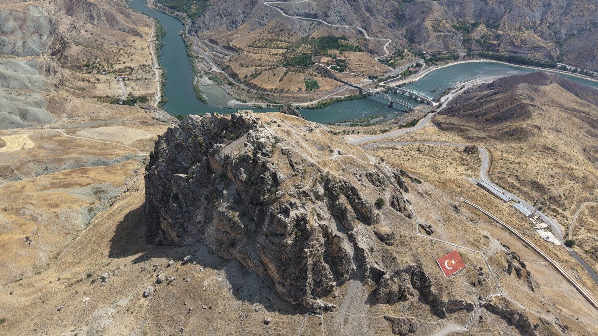 Palu Kalesi'nde Kazılar: Binlerce Yıllık Yaşam İzleri Gün Yüzüne Çıkıyor
