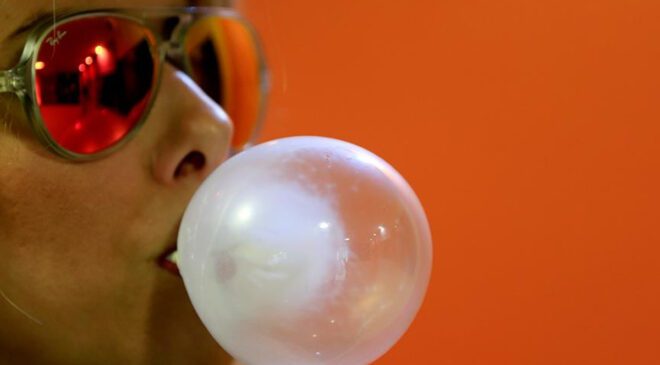 Sakız Çiğnemenin Gizli Tehlikesi: Mikroplastiklerin Sağlık Üzerindeki Etkileri