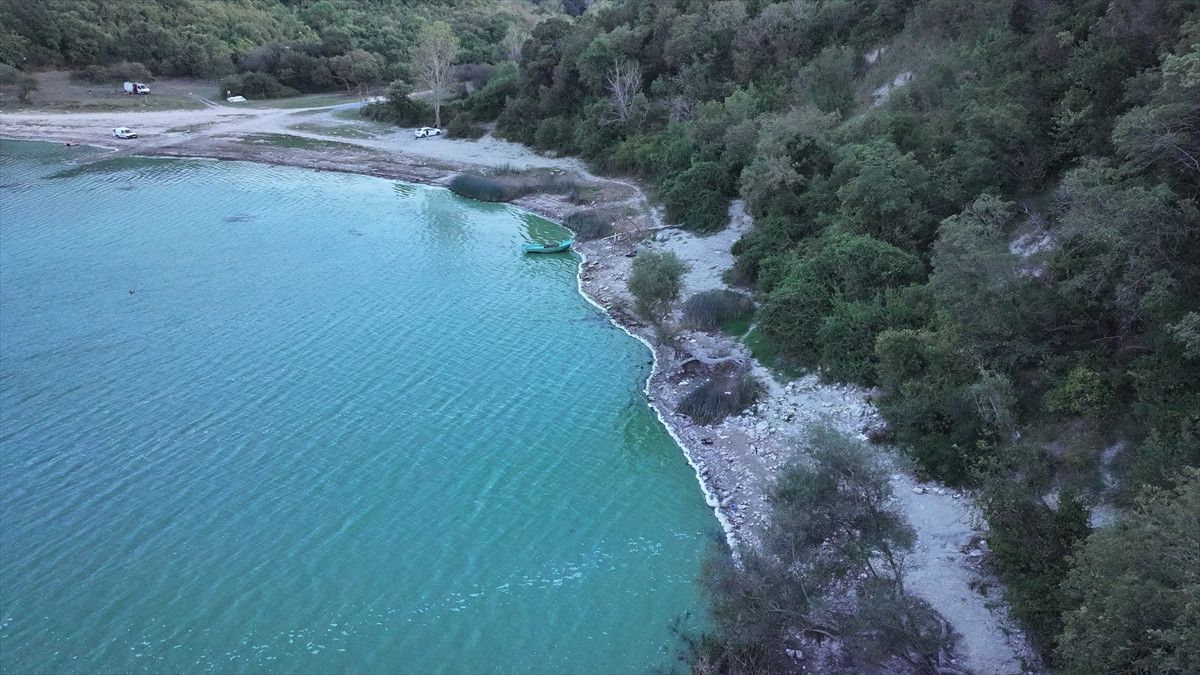 Terkos Barajı'nda Renk Değişimi ve Köpükler: Suyun Yeni Görünümü