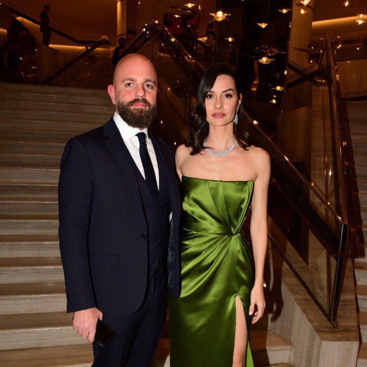 Yasemin Özilhan ve İzzet Özilhan Çifti: Boşanmanın Ardındaki Medeni Zemin ve Aile Dinamikleri